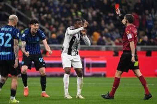 Inter-Juve, Kalulu espulso nel primo tempo: era fallo su Bastoni? Inter-Juve, Kalulu espulso nel primo tempo: era fallo su Bastoni?
