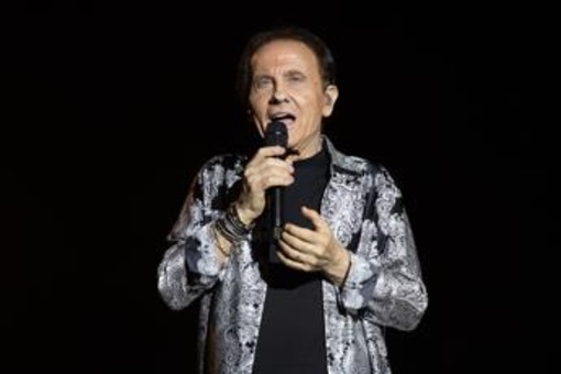 Roby Facchinetti sbaglia testo di 'Pierre' e si scusa: "Non mi capitava da 1976..." Roby Facchinetti sbaglia testo di 'Pierre' e si scusa: "Non mi capitava da 1976..."