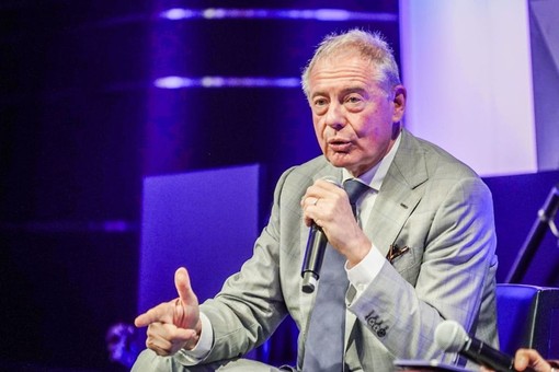 Urso “Prioritario costruire un vero mercato unico Ue dell’Energia” Urso “Prioritario costruire un vero mercato unico Ue dell’Energia”