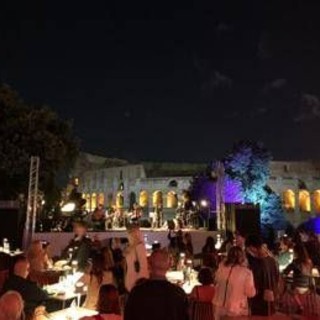 Lo swing di Mellone incanta il Colosseo, tra volti noti della tv e un inedito &quot;gluten free&quot;