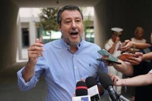 Venezia, Salvini: "Sembrava tutto tranne che festival cinema, su ebrei e pro Pal serve equilibrio" Venezia, Salvini: "Sembrava tutto tranne che festival cinema, su ebrei e pro Pal serve equilibrio"