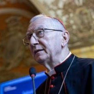 Parolin bacchetta Roccella: &quot;Ad Auschwitz non si va in gita ma per memoria di immane tragedia&quot;
