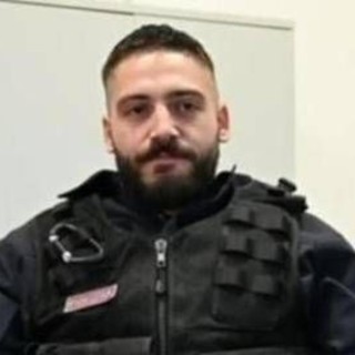 Scontri a Torino, parla l'agente aggredito: "Mi hanno spinto giù, ho avuto paura" Scontri a Torino, parla l'agente aggredito: "Mi hanno spinto giù, ho avuto paura"