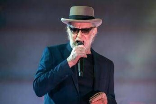 De Gregori: "Non faccio proclami sul palco, imbarazzo per chi lo fa" De Gregori: "Non faccio proclami sul palco, imbarazzo per chi lo fa"