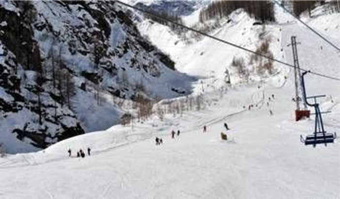 Incidente funivia a Macugnaga, 2 feriti e 100 persone bloccate a monte
