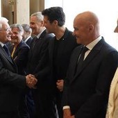 2 giugno, Mattarella saluta artisti e sportivi coinvolti nello spettacolo per gli 80 anni della Repubblica