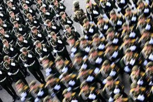 Russia, al via parata per Giorno Vittoria. Putin: &quot;Tutto il Paese sostiene offensiva in Ucraina&quot;