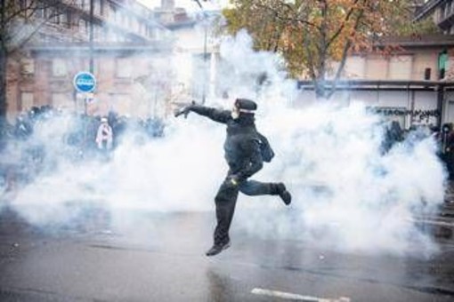 Nuove proteste oggi in Francia, l'allarme: "Manifestazioni ad alto rischio di violenza urbana" Nuove proteste oggi in Francia, l'allarme: "Manifestazioni ad alto rischio di violenza urbana"