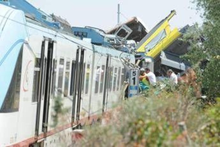 Scontro treni Andria, definitive condanne per capostazione e capotreno e assoluzioni ex dirigenti Scontro treni Andria, definitive condanne per capostazione e capotreno e assoluzioni ex dirigenti