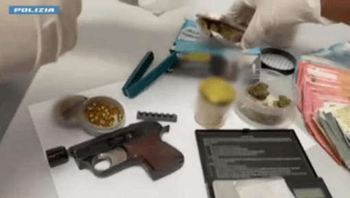 Catania, scoperto laboratorio di "armi fantasma" e droga: arrestato 27enne dalla polizia Catania, scoperto laboratorio di "armi fantasma" e droga: arrestato 27enne dalla polizia