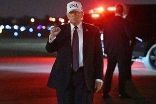 Iran, Trump: "Eliminati 48 leader in un colpo solo" Iran, Trump: "Eliminati 48 leader in un colpo solo"