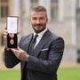Beckham è 'Sir', re Carlo lo nomina Cavaliere per &quot;i servigi resi allo sport e alla beneficenza&quot;