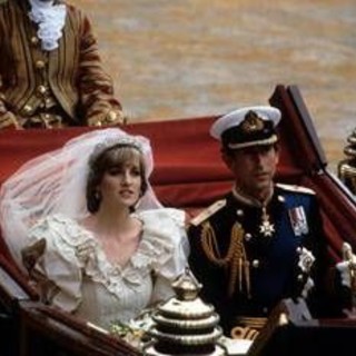 Carlo e Diana sposi 44 anni fa, ecco come la regina Elisabetta cercò di salvare la coppia