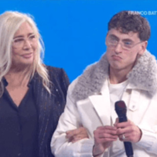 Tredici Pietro, il retroscena con papà Gianni: "Non voleva duettare con me" Tredici Pietro, il retroscena con papà Gianni: "Non voleva duettare con me"