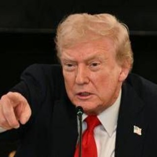 Israele, Trump avverte Hamas: &quot;Se non rispetta l'accordo posso autorizzare ripresa dei combattimenti&quot;