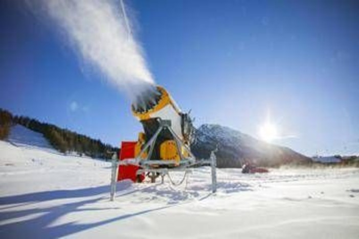 Neve artificiale tra pro e contro: "Non è tossica ma attenzione alle cadute"