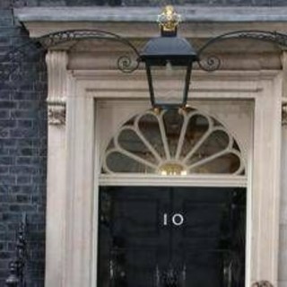 Caso Epstein, nuovo colpo per il premier Starmer: si dimette direttore Comunicazioni Downing Street