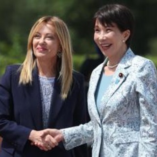 Meloni accoglie premier giapponese a Roma: l'abbraccio con Sanae Takaichi Meloni accoglie premier giapponese a Roma: l'abbraccio con Sanae Takaichi