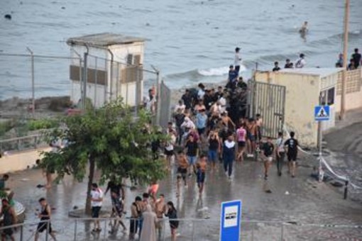 Ceuta, crisi migratoria o guerra ibrida? Tutte le domande (e le contraddizioni) aperte Ceuta, crisi migratoria o guerra ibrida? Tutte le domande (e le contraddizioni) aperte