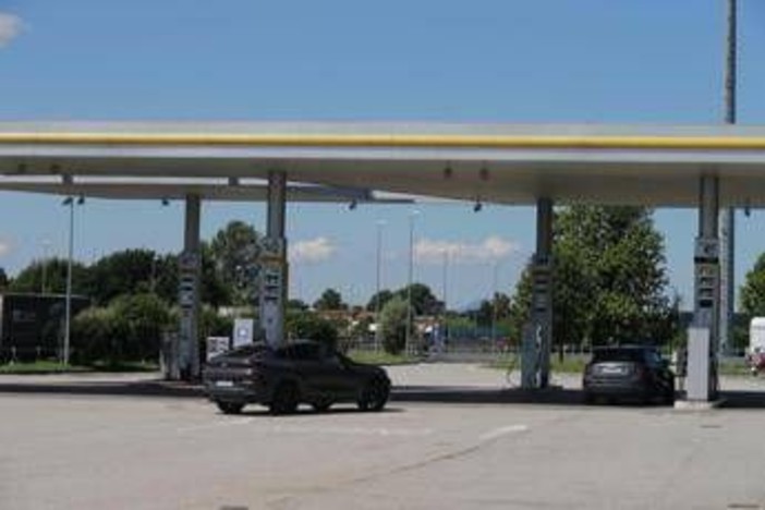 Carburanti, in aree di servizio Concessioni Autostradali Venete sconto di 5 centesimi per litro