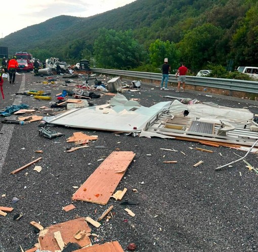 Tragico incidente sulla Rieti-Terni, 6 morti e 26 feriti Tragico incidente sulla Rieti-Terni, 6 morti e 26 feriti