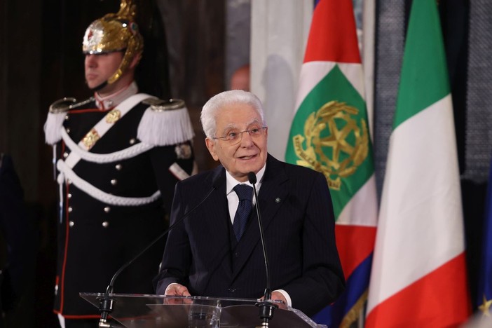 Mattarella “Grati a Polizia, impegno contro soprusi e violenza” Mattarella “Grati a Polizia, impegno contro soprusi e violenza”