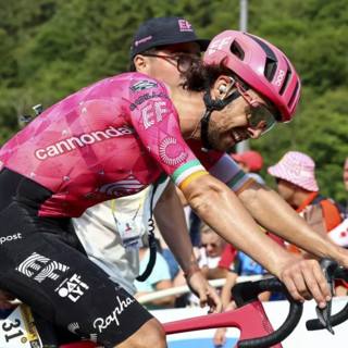 Simon Yates vince la decima tappa del Tour, Healy nuova maglia gialla