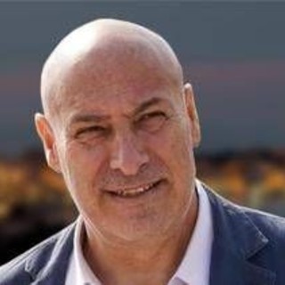 Crotone, il sindaco si dimette dopo aver aggredito con calci e pugni un consigliere comunale