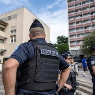 Caos a Marsiglia, studenti in protesta: preside cosparso di benzina e almeno 15 in stato di fermo Caos a Marsiglia, studenti in protesta: preside cosparso di benzina e almeno 15 in stato di fermo