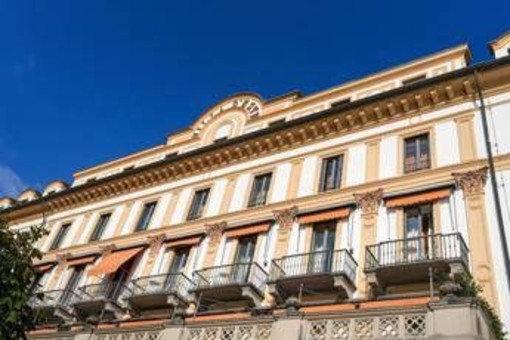 Cernobbio, ultima giornata tra Salvini, opposizioni e Del Vecchio. Renzi: "Meloni contenta, ma il Paese è povero"