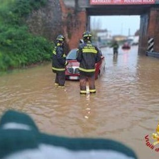 Maltempo in Toscana, a Pistoia evacuata una scuola e salvate due persone intrappolate in auto