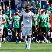 Milan, tifosi in rivolta dopo sconfitta con Sassuolo: "Imbarazzanti"