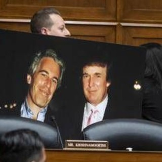 Trump, il Wsj: &quot;Era nei file di Epstein&quot;. Ghislaine Maxwell convocata a deporre