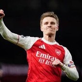 Arsenal vince Premier League dopo 22 anni, Manchester City pari con Bournemouth