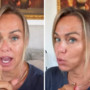 Sonia Bruganelli criticata per il suo aspetto, lei replica: "Sono vecchia e ho le rughe" Sonia Bruganelli criticata per il suo aspetto, lei replica: "Sono vecchia e ho le rughe"
