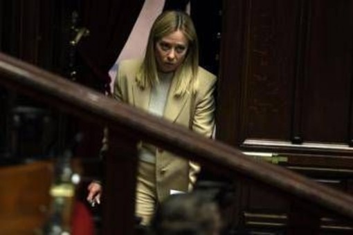 Entrate dimezzate per Meloni nel 2025, ecco la dichiarazione dei redditi Entrate dimezzate per Meloni nel 2025, ecco la dichiarazione dei redditi