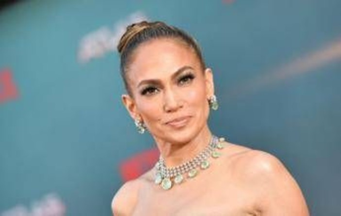 Jennifer Lopez e gli auguri di Natale, il selfie non 'convince'