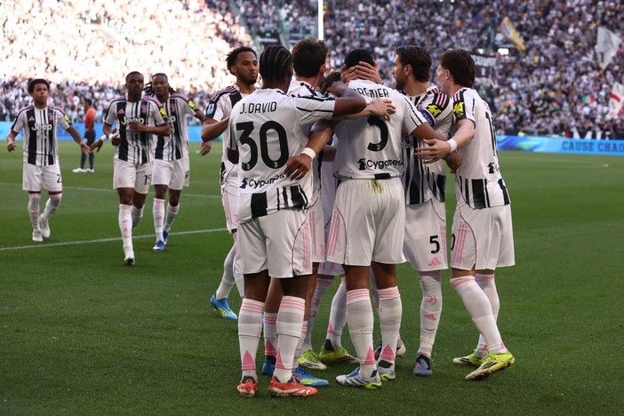 Bremer e McKennie lanciano la Juve sul Genoa, Di Gregorio para un rigore Bremer e McKennie lanciano la Juve sul Genoa, Di Gregorio para un rigore