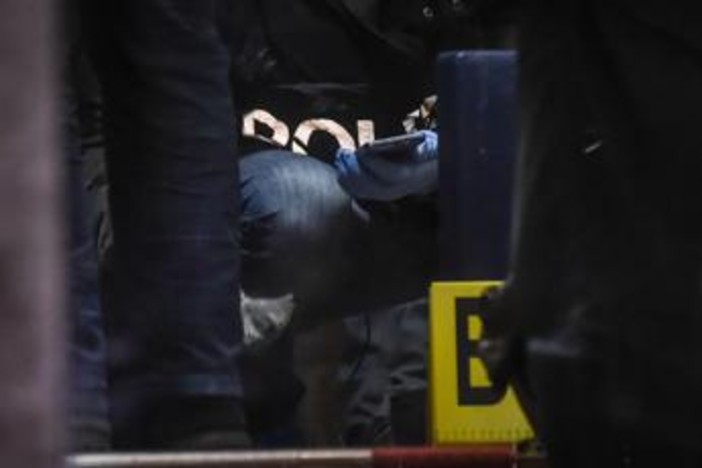 Torino, donna trovata morta in casa: nessuna ipotesi esclusa