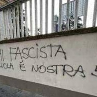 "Righi fascista", liceo chiuso per atti vandalici. Il preside: "Pura brutalità"