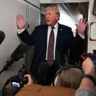 Trump, il nuovo guasto e il rapporto pessimo con l'Air Force One: "Vecchio e piccolo"