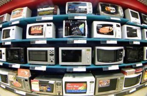 Forno a microonde, fa male alla salute? La verità sulle radiazioni Forno a microonde, fa male alla salute? La verità sulle radiazioni