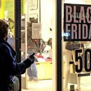 Cosa succede al cervello durante il Black Friday? La scienza svela perché compriamo troppo