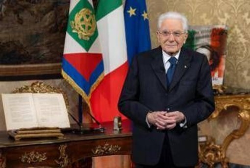 Il discorso di Mattarella: "Niente più forte della democrazia, ai giovani dico non rassegnatevi" Il discorso di Mattarella: "Niente più forte della democrazia, ai giovani dico non rassegnatevi"