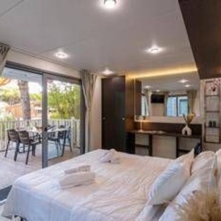 Club del Sole, con Swiss life asset managers france 1° sale &amp; operating lease back in Open Air italiano