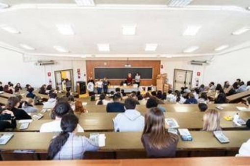 Semestre filtro Medicina, oggi informativa di Bernini: "Gli studenti non perderanno l'anno" Semestre filtro Medicina, oggi informativa di Bernini: "Gli studenti non perderanno l'anno"