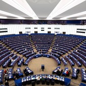Via libera dal Parlamento Europeo al prestito da 90 miliardi all’Ucraina