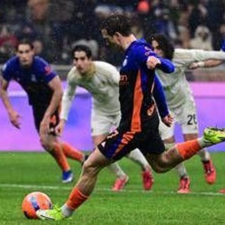 Inter-Pisa, rigore per i nerazzurri. Poi Chivu chiede un rosso: proteste a San Siro Inter-Pisa, rigore per i nerazzurri. Poi Chivu chiede un rosso: proteste a San Siro