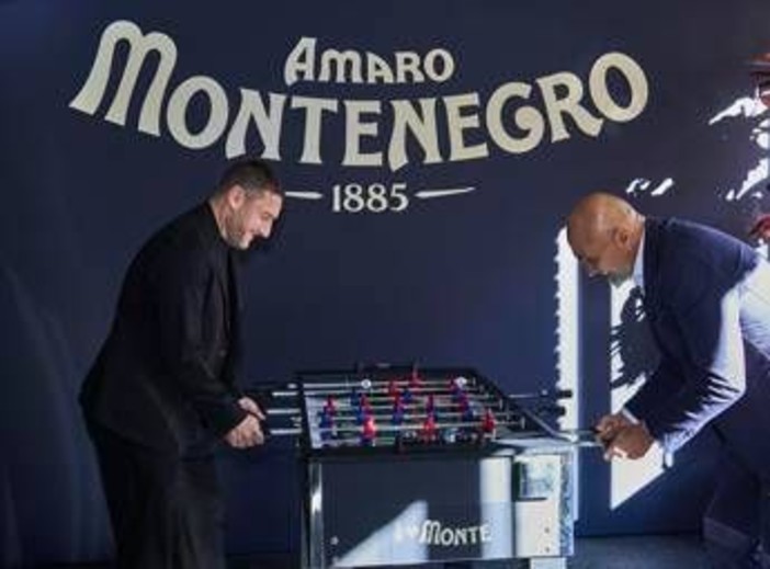 Amaro Montenegro celebra l'amicizia, Spalletti e Totti insieme nel nuovo spot