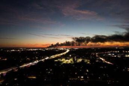 Usa, aereo cargo si schianta vicino all'aeroporto di Louisville: 7 morti